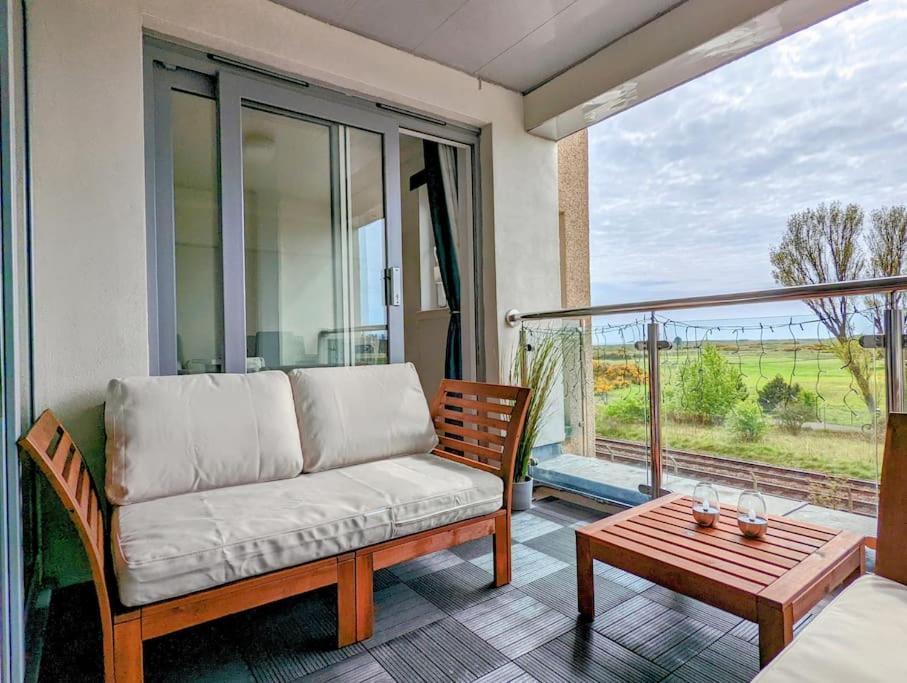 Beautiful 2 Bedroom Flat Overlooking Golf Course Карнусти Экстерьер фото