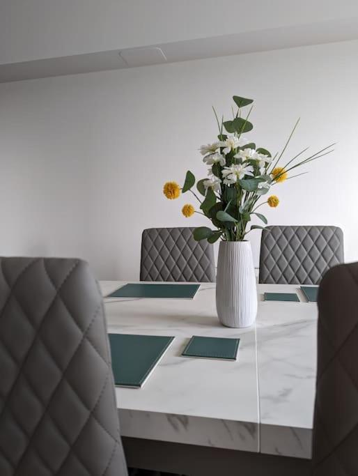 Beautiful 2 Bedroom Flat Overlooking Golf Course Карнусти Экстерьер фото