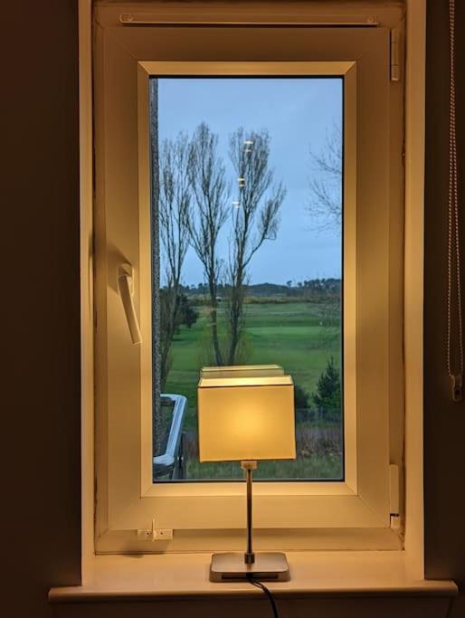 Beautiful 2 Bedroom Flat Overlooking Golf Course Карнусти Экстерьер фото